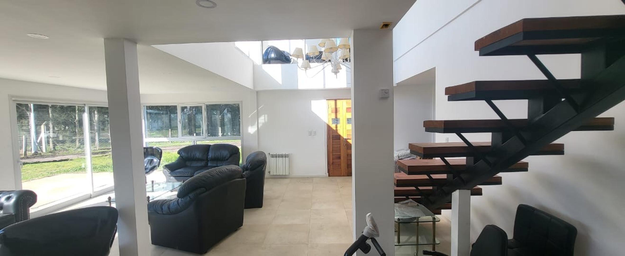 Casa en Venta con 2 cocheras