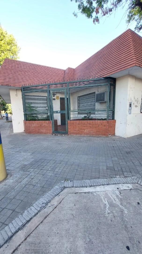 VENTA CASA EN ESQUINA- ARROYITO