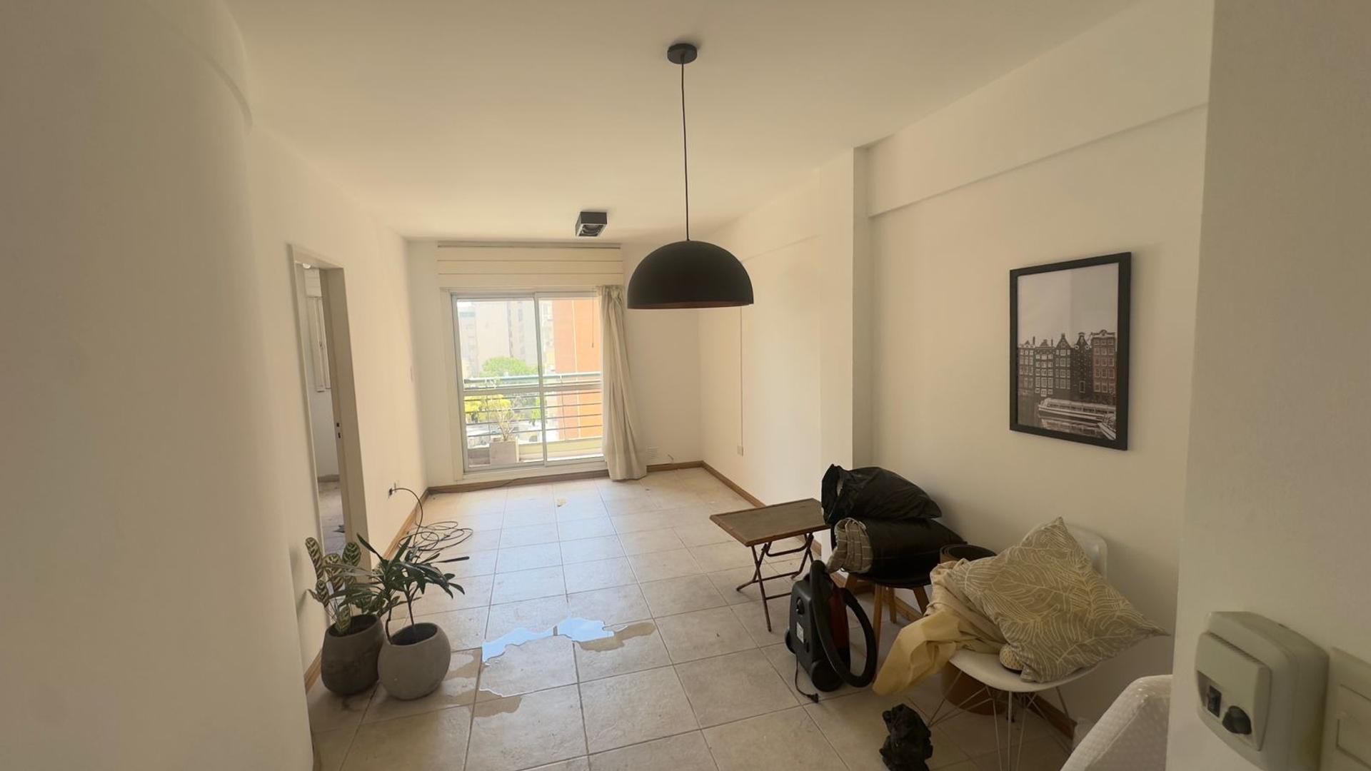 1 dormitorio con doble balcon, frente y contra frente