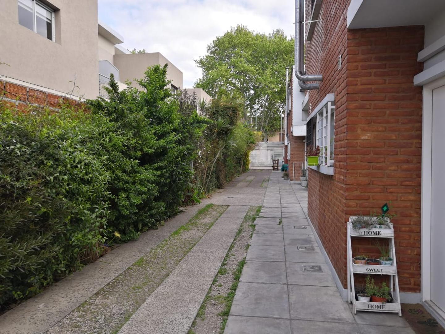 DUPLEX CON COCHERA, EXCELENTE UBICACION 