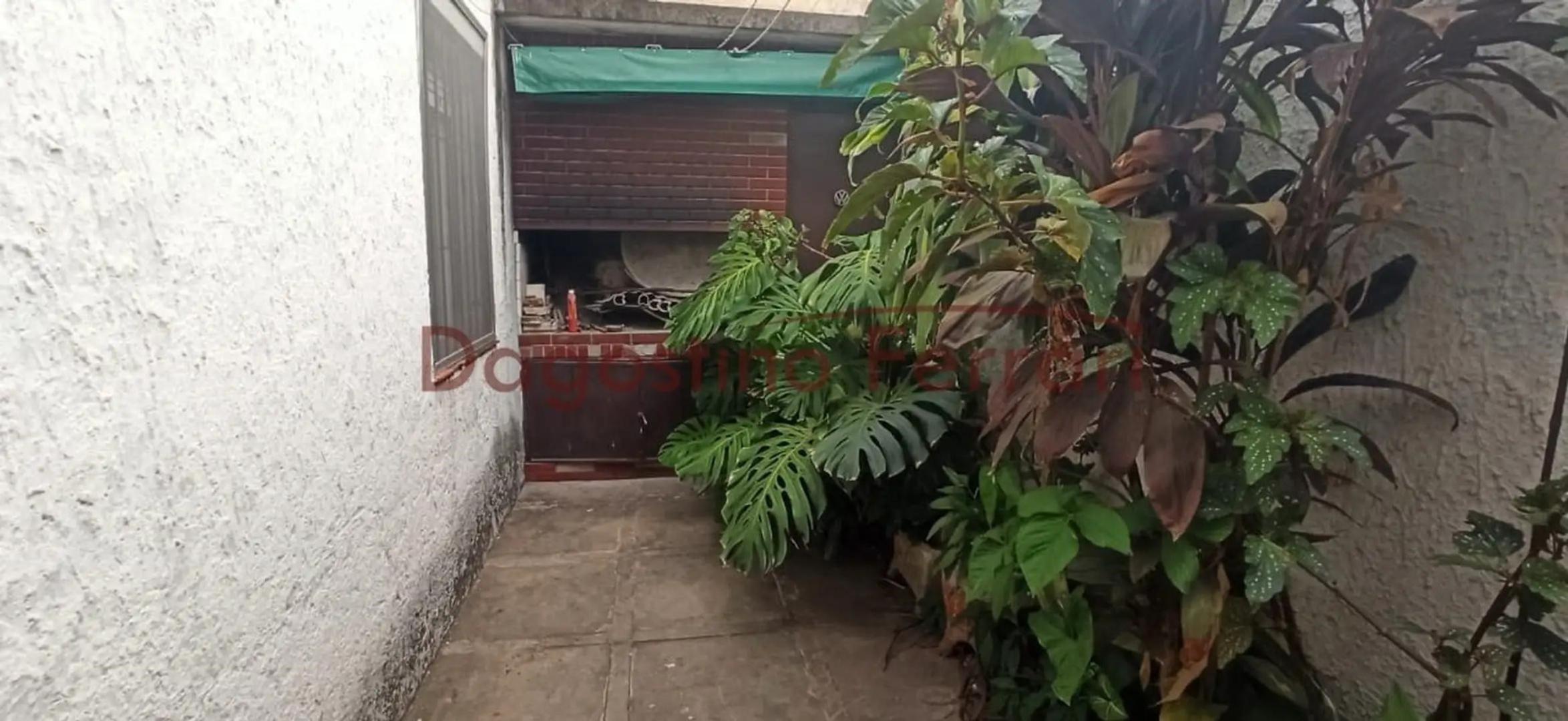 Depto de pasillo - 2 Dormitorios con PATIO