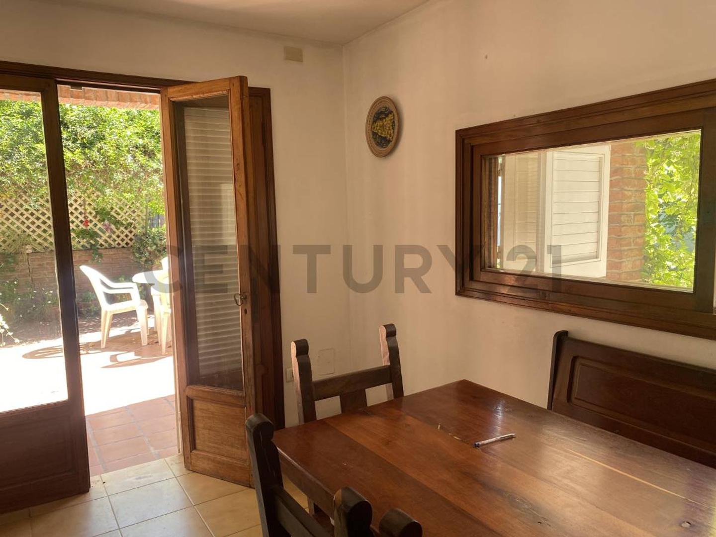 Casa 6 ambientes con 3 baños