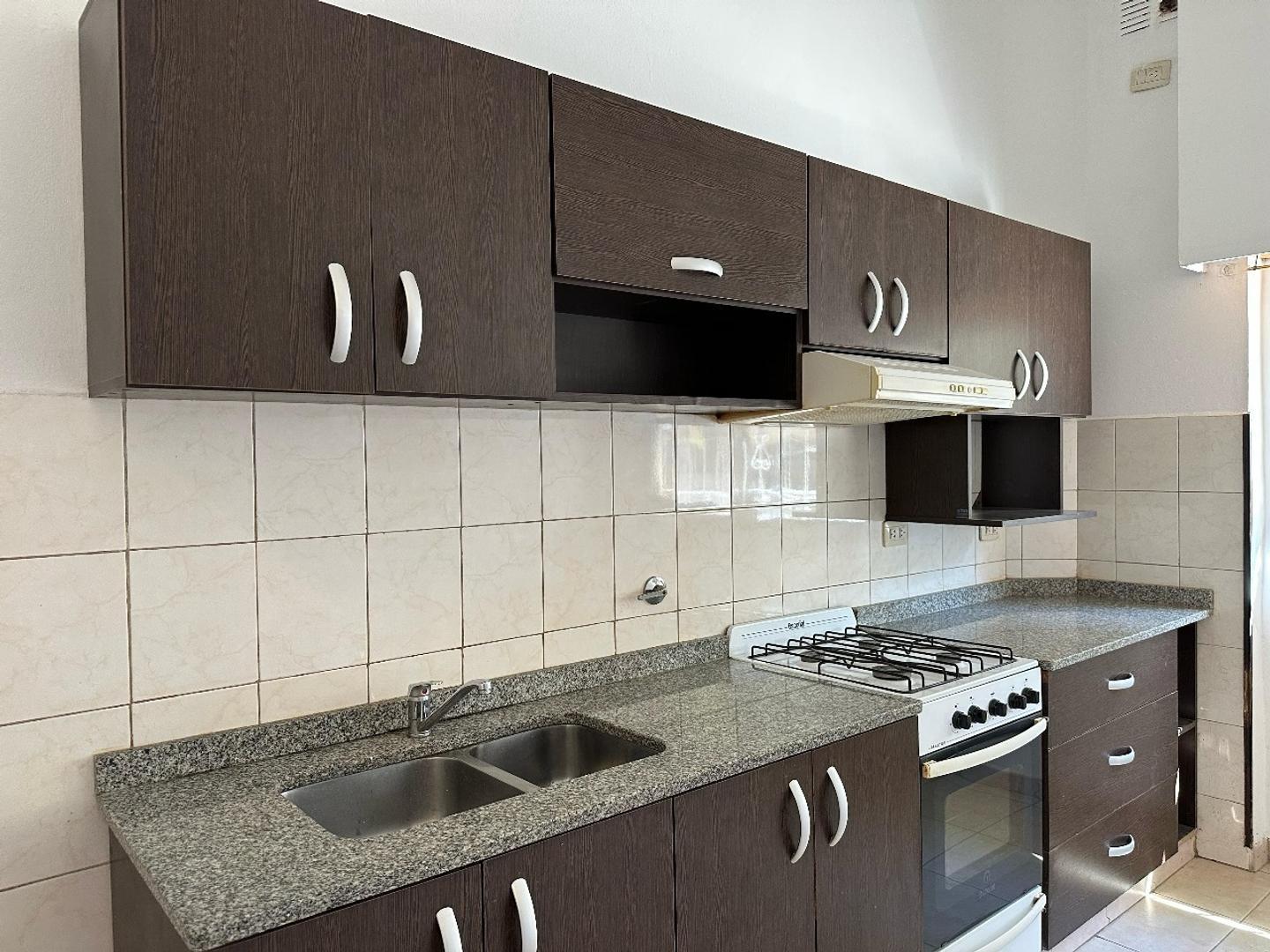 Depto Tipo Casa en Venta en Lomas De Zamora, USD 63.000