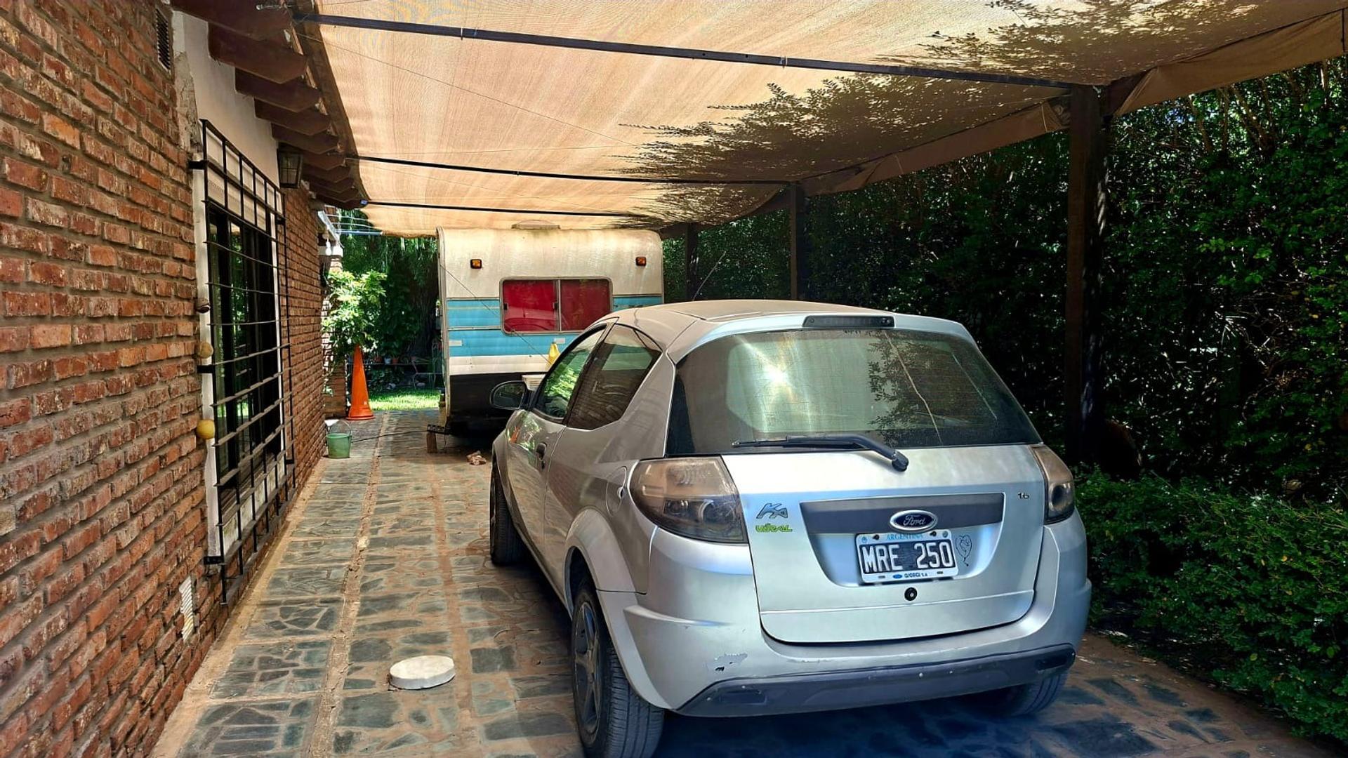 Casa en Venta con 2 cocheras