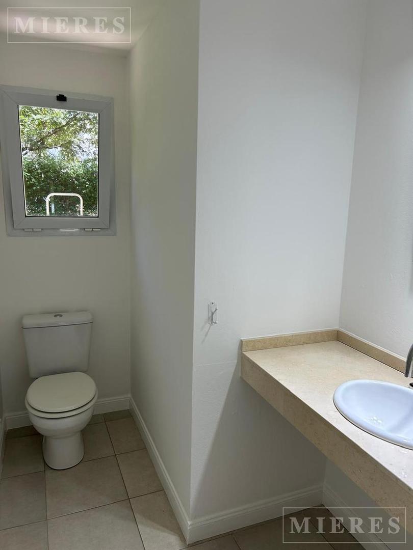 Casa 3 ambientes con 1 baño