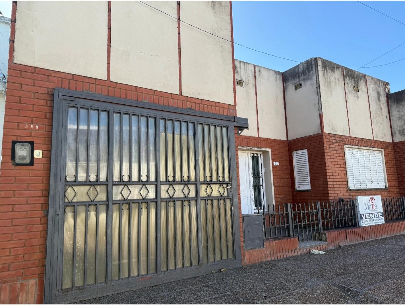 Venta casa 2 dormitorios , cochera y quincho en Gualeguaychú