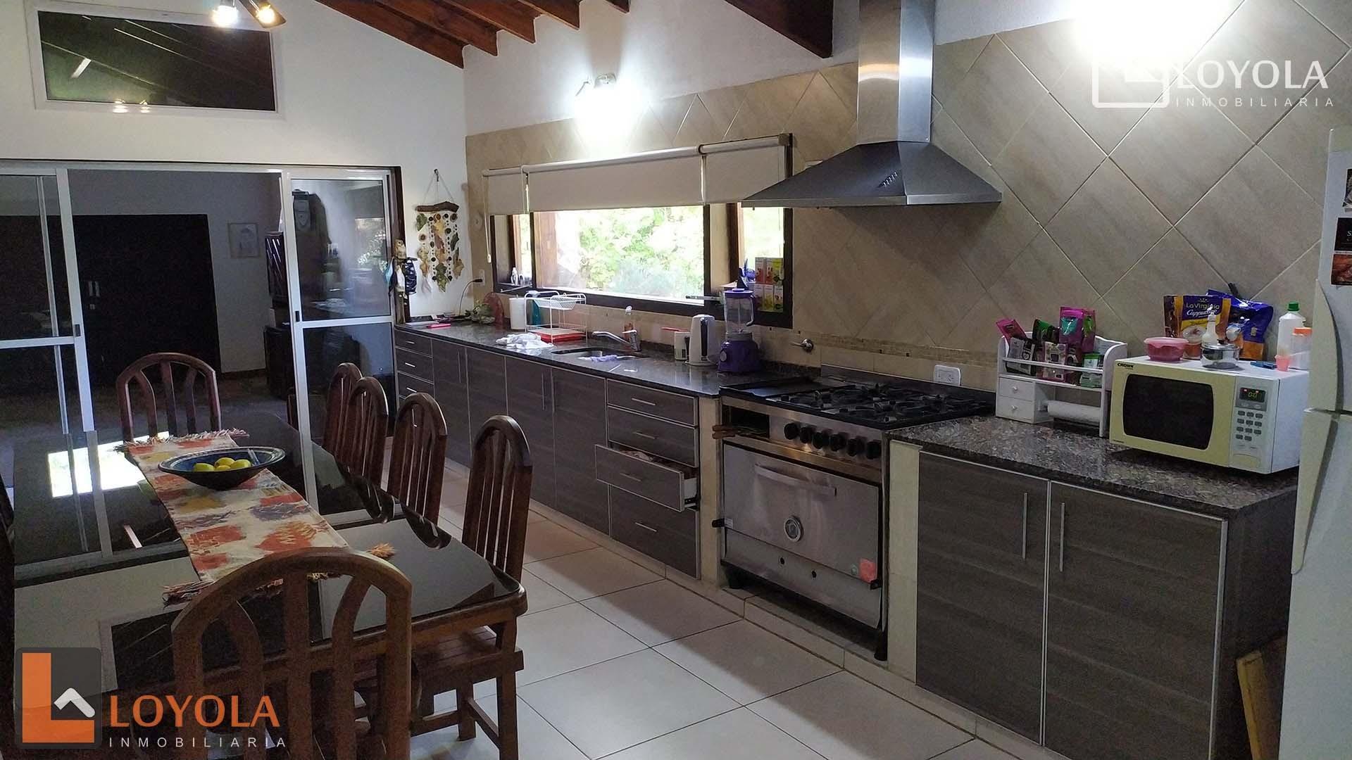 Casa en Venta con 4 cocheras