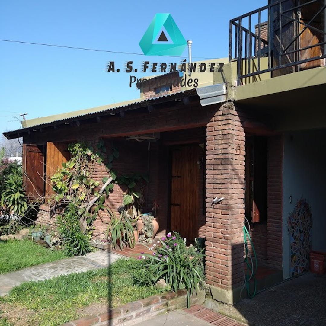 Casa en Venta con 2 cocheras