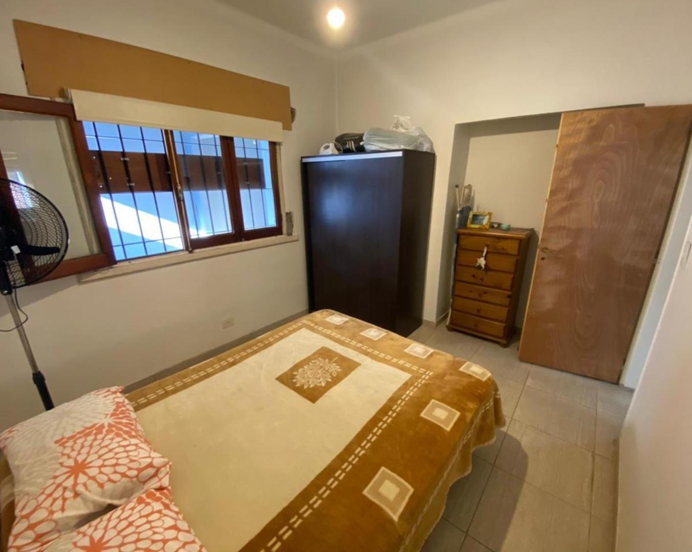 CASA EN VENTA - Castelar.