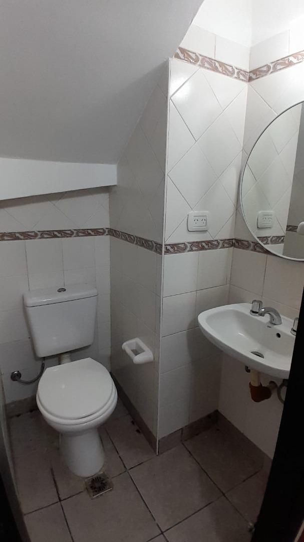 Duplex en alquiler de tres ambientes