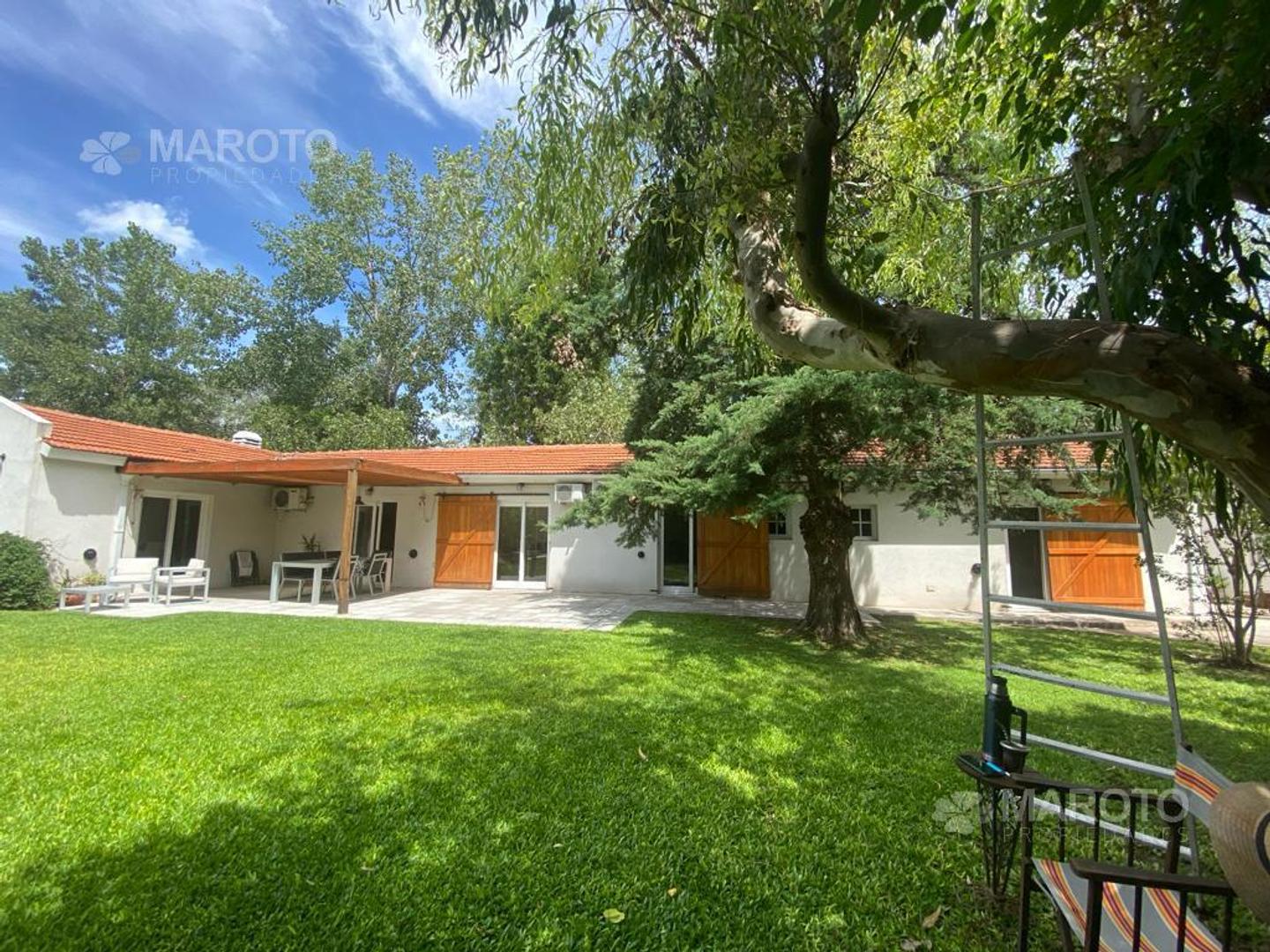 Casa en Venta con 2 cocheras