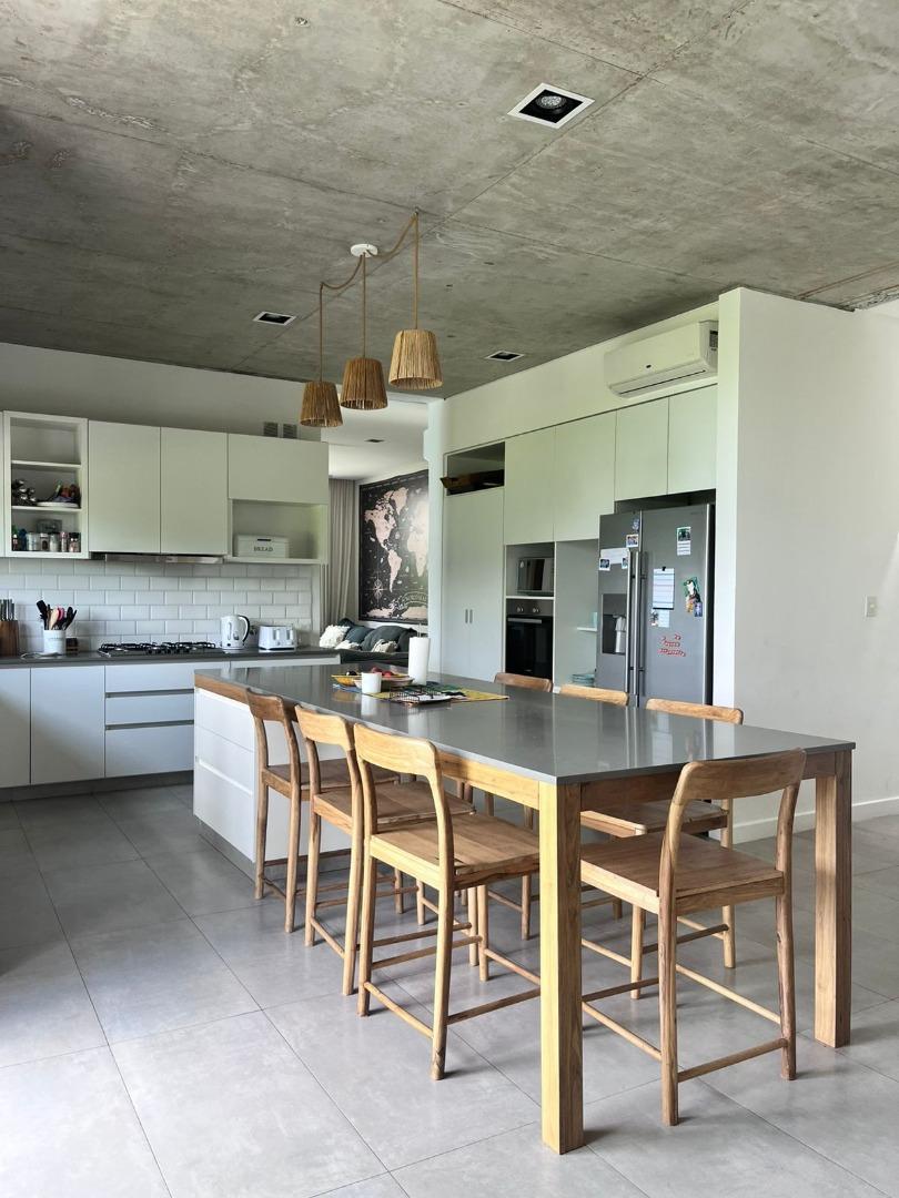 Casa 5 ambientes con 3 baños