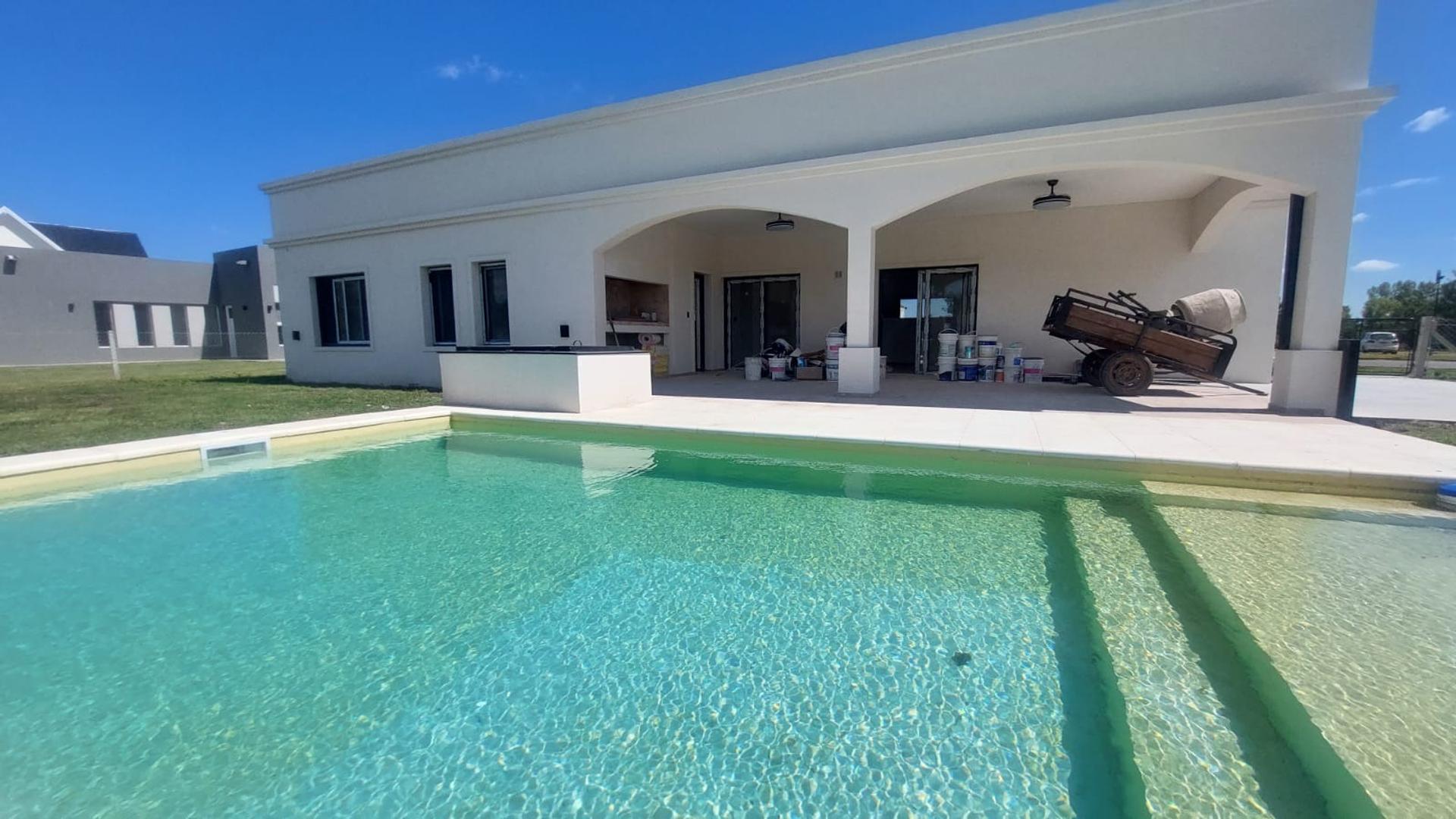 Casa en Venta con 4 cocheras