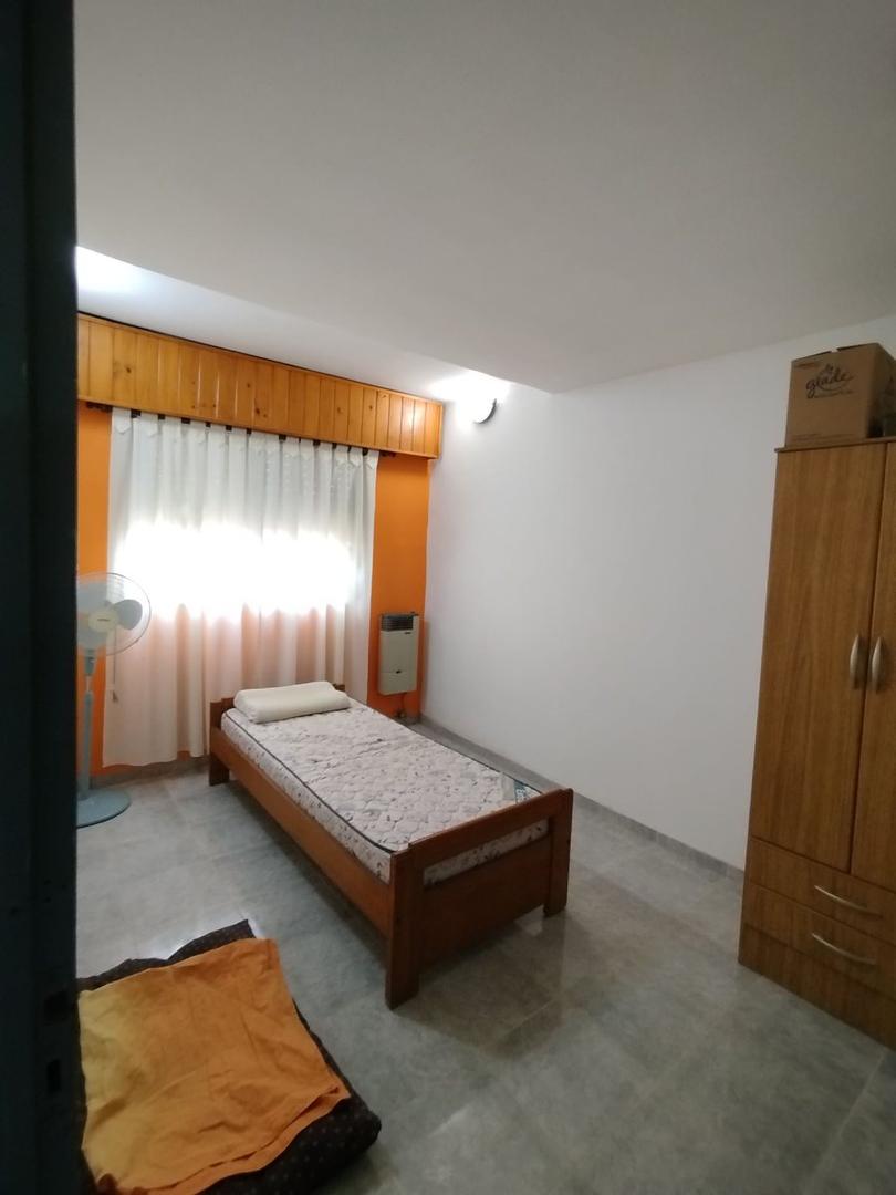 Casa en Alquiler con 2 cocheras