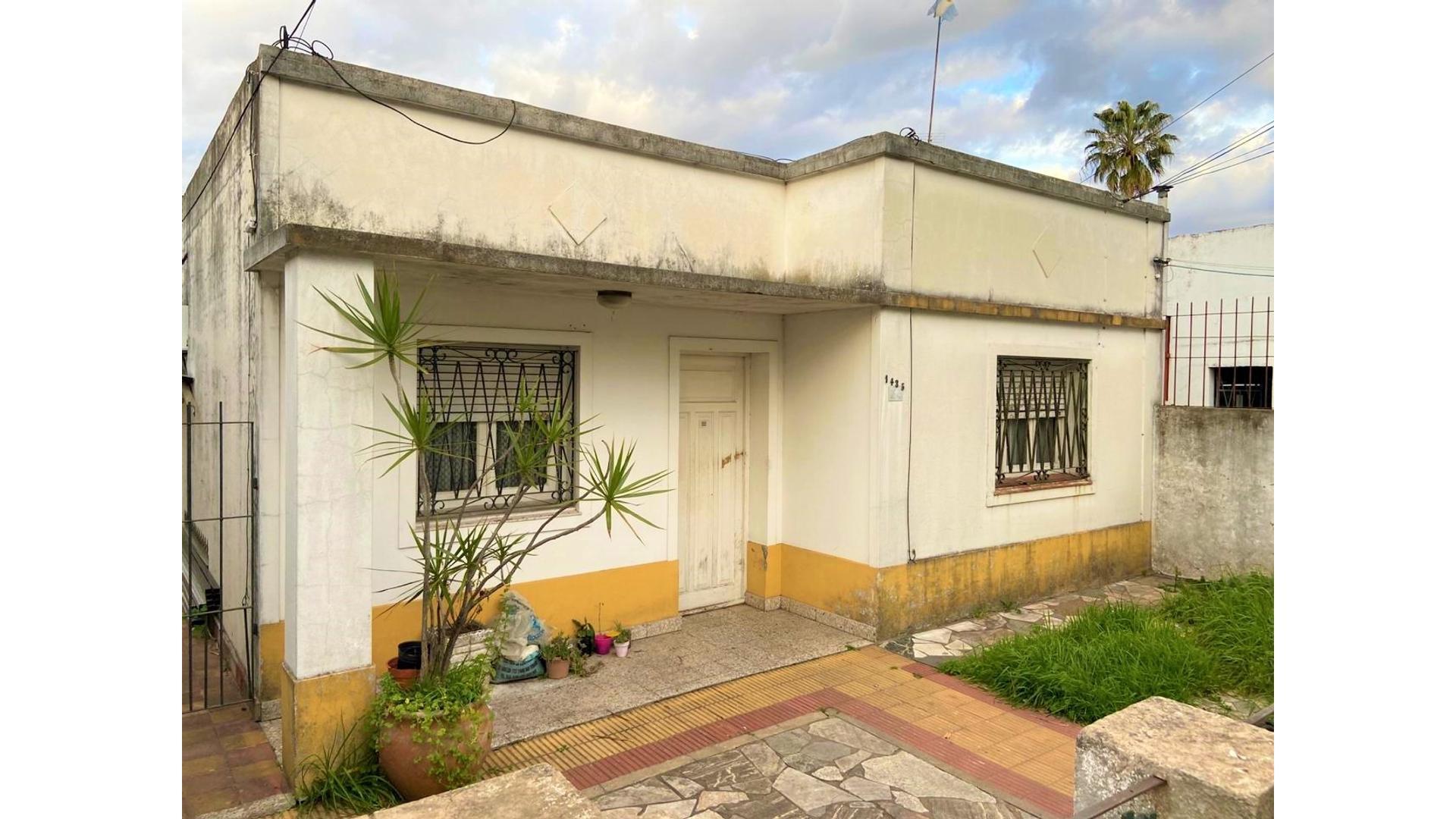 CASA 3 AMBIENTES S/ LOTE 8.66 X 20. DIGNA DE VER.