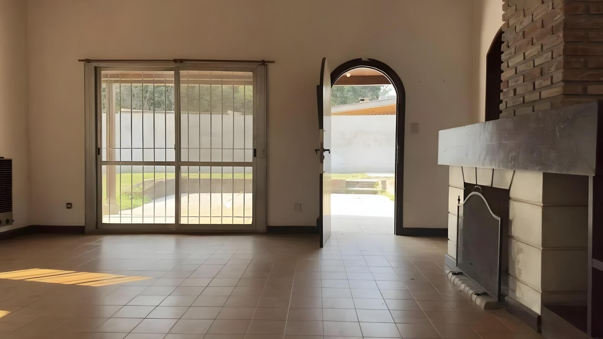 Casa 4 ambientes con 2 baños