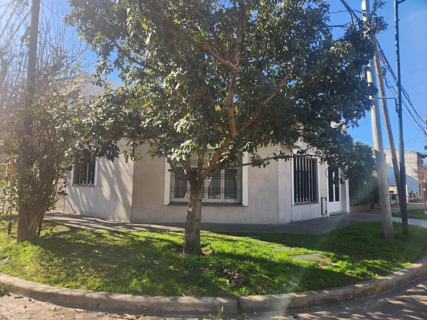 Casa en venta 4 ambientes en Martinez