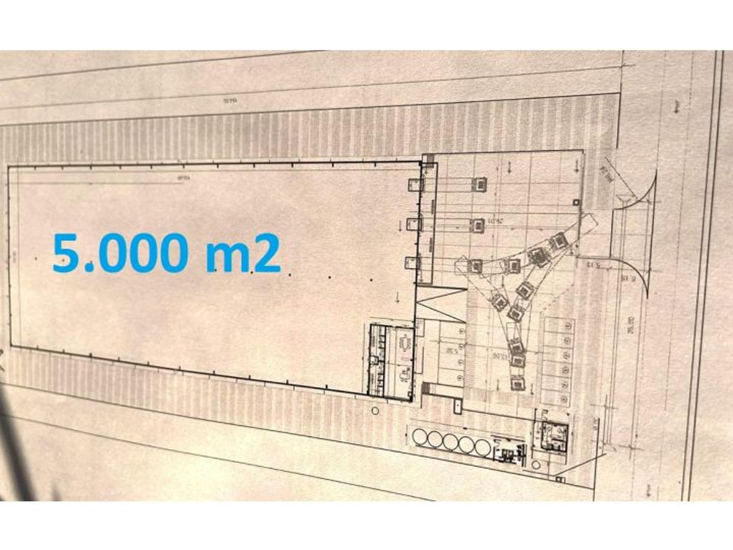 ALQUILER DEPOSITO INDUSTRIAL COMO NUEVO C/DOCKS DE CARGA,5.000m2 CUBIERTOS + MAS OFICINAS