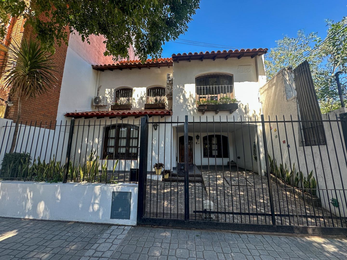 Venta casa 7 ambientes, San Isidro con jardín y parrilla