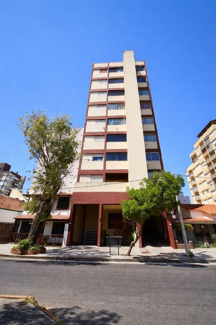 2 ambientes Gas natural, cochera cubierta, balcón