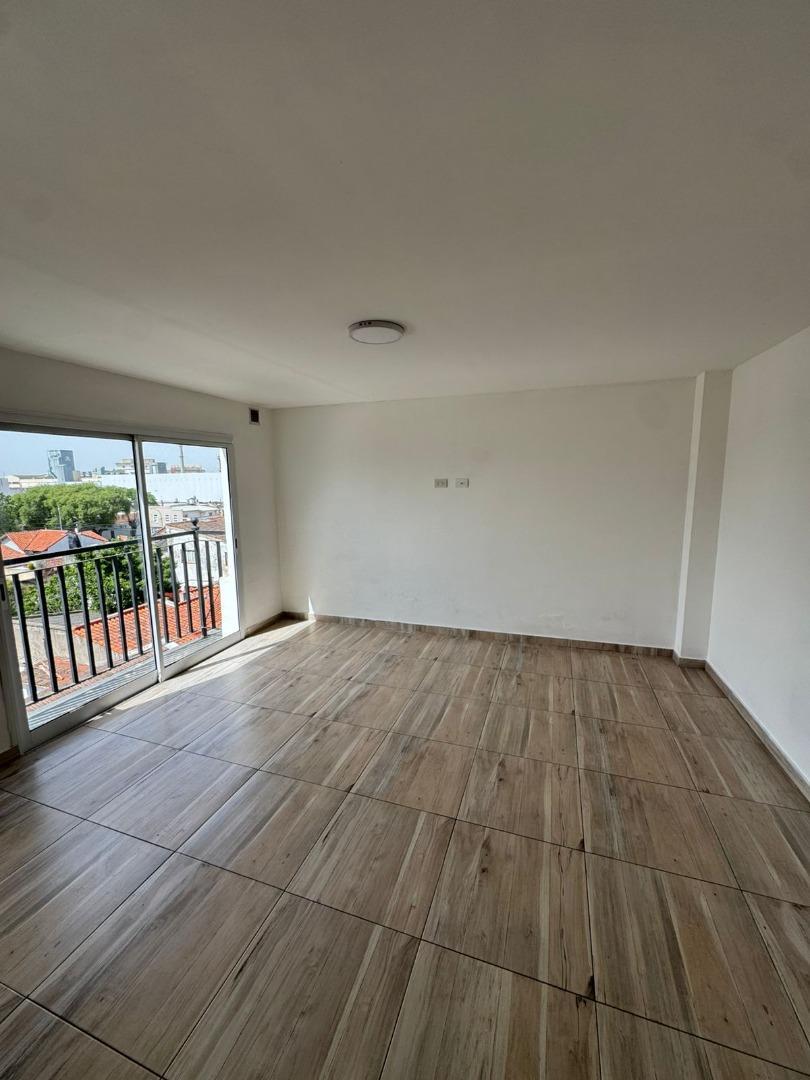 Departamento 2 ambientes con balcón