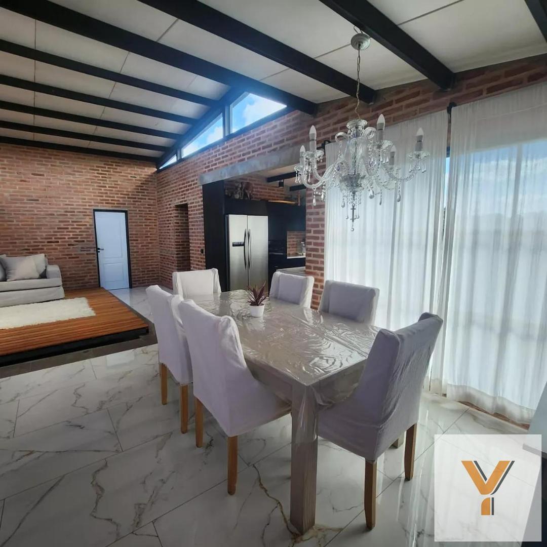 Casa 3 ambientes con 2 baños