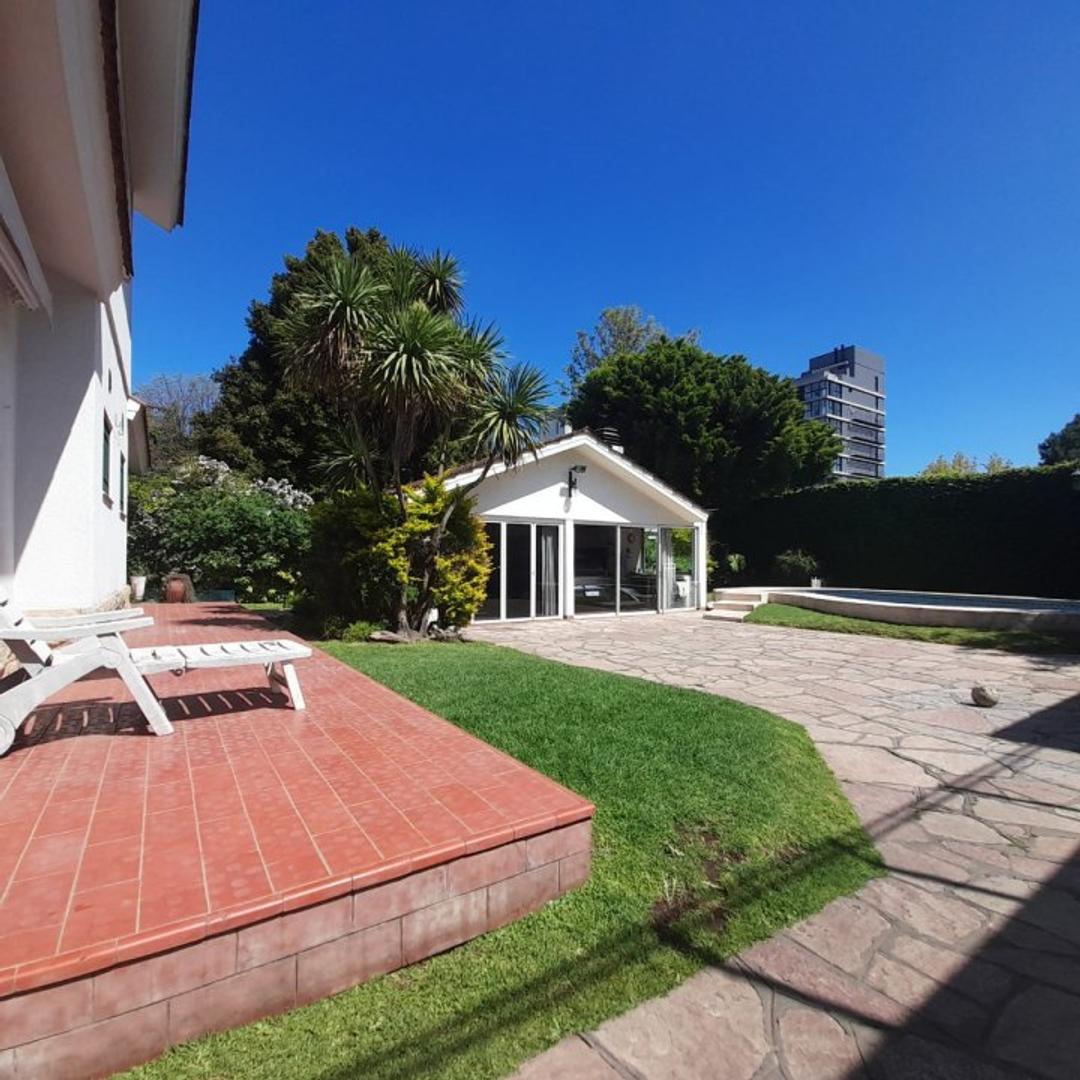 Casa 6 ambientes con 3 baños