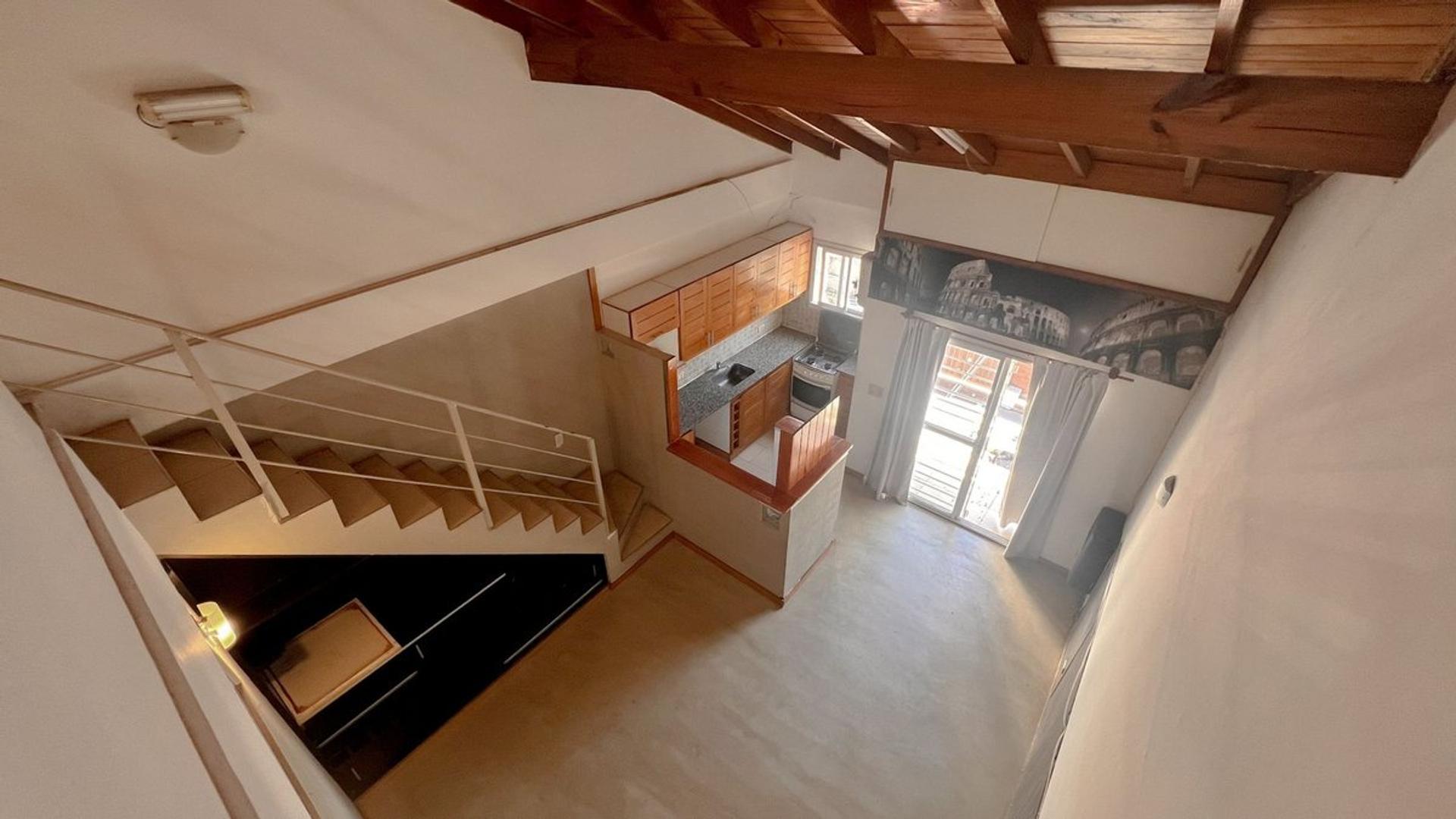 VENTA DEPTO 3 AMB TIPO DUPLEX AL FRENTE C/BALCON