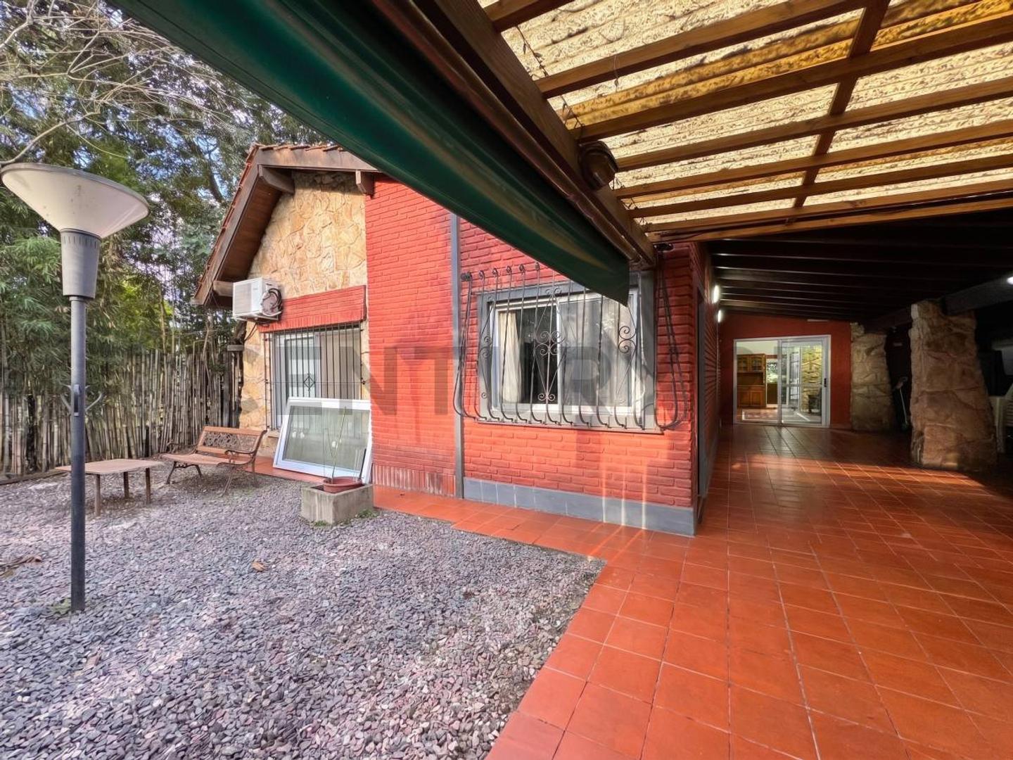 CASA EN VENTA 4 AMBIENTES PARQUE LELOIR CON JARDIN PILETA APTA CREDITO