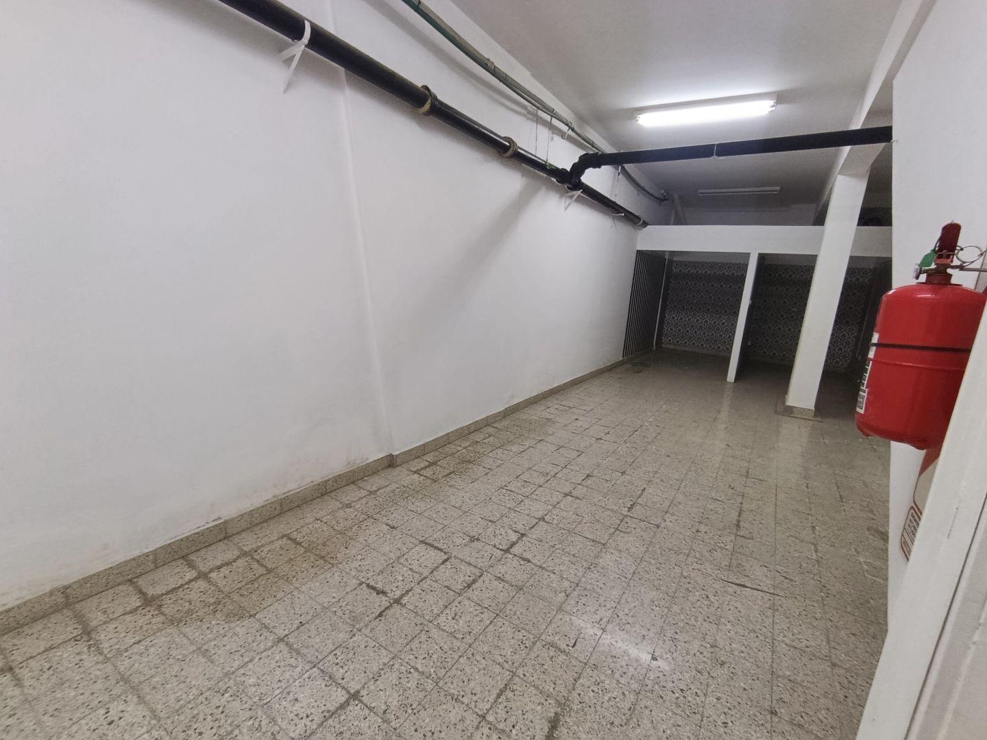 HERMOSO LOCAL SOBRE AV. CORRIENTES CON SOTANO