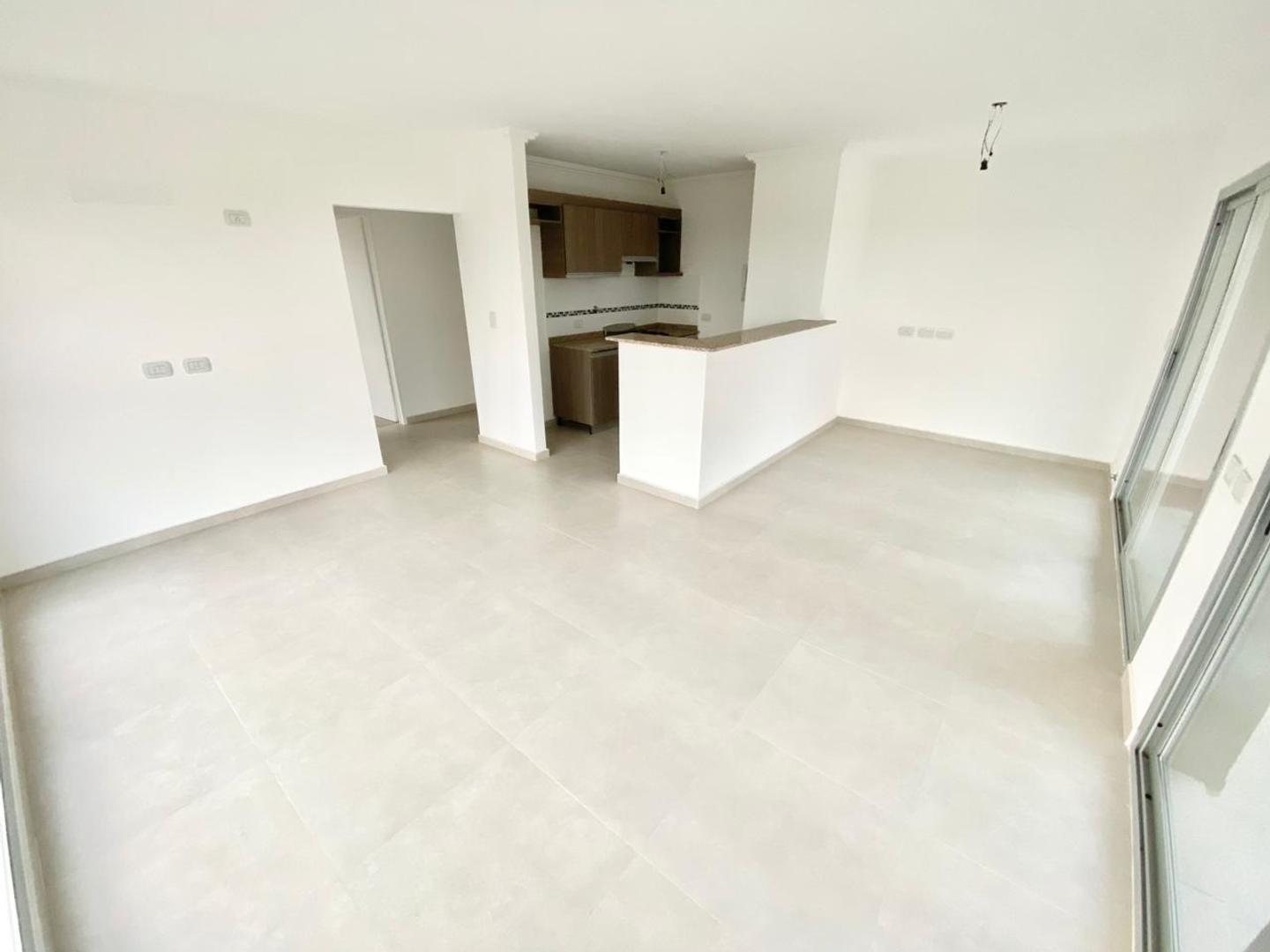 Amplio departamento 2 ambientes en excelente ubicación.