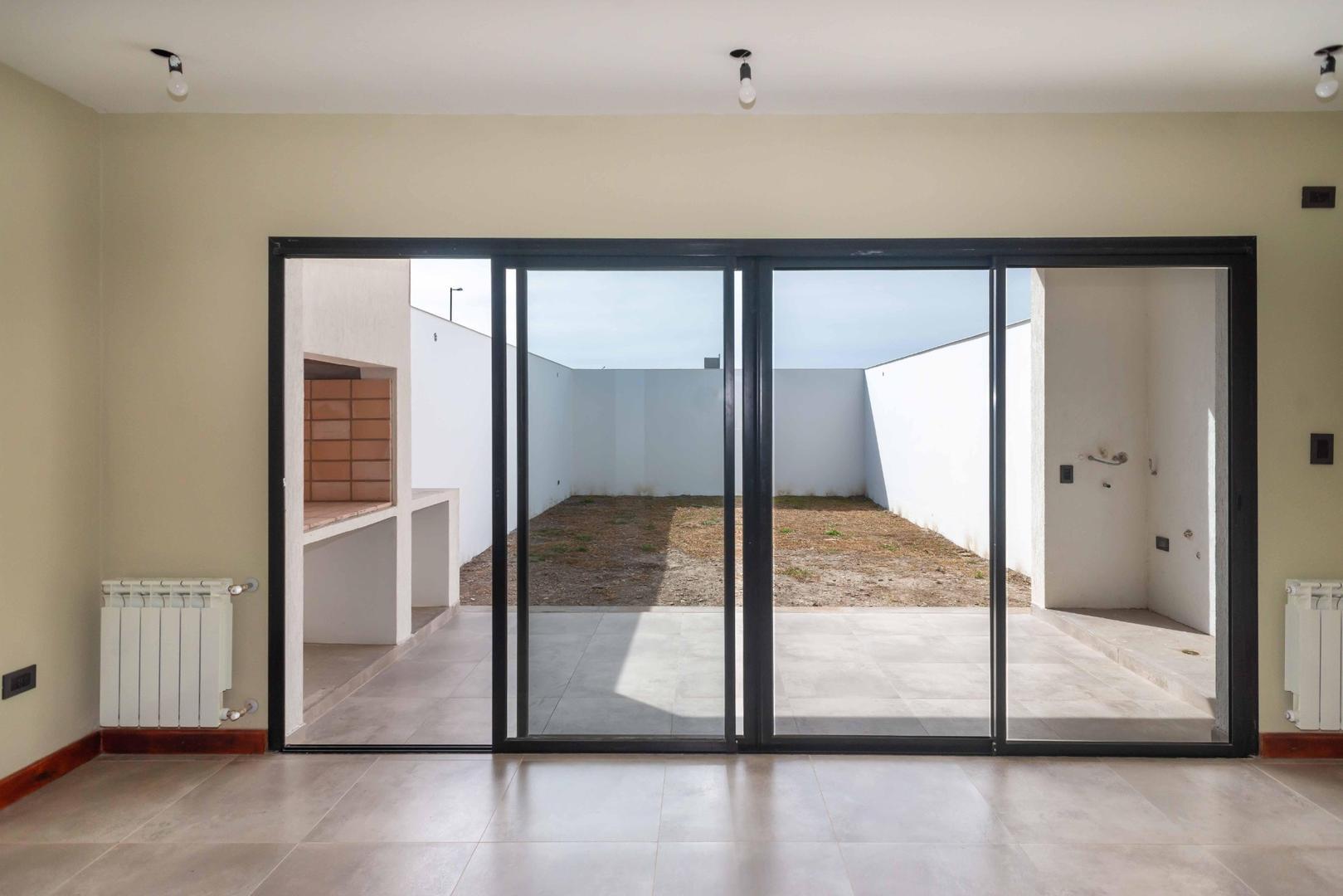 Casa 3 ambientes con 2 baños