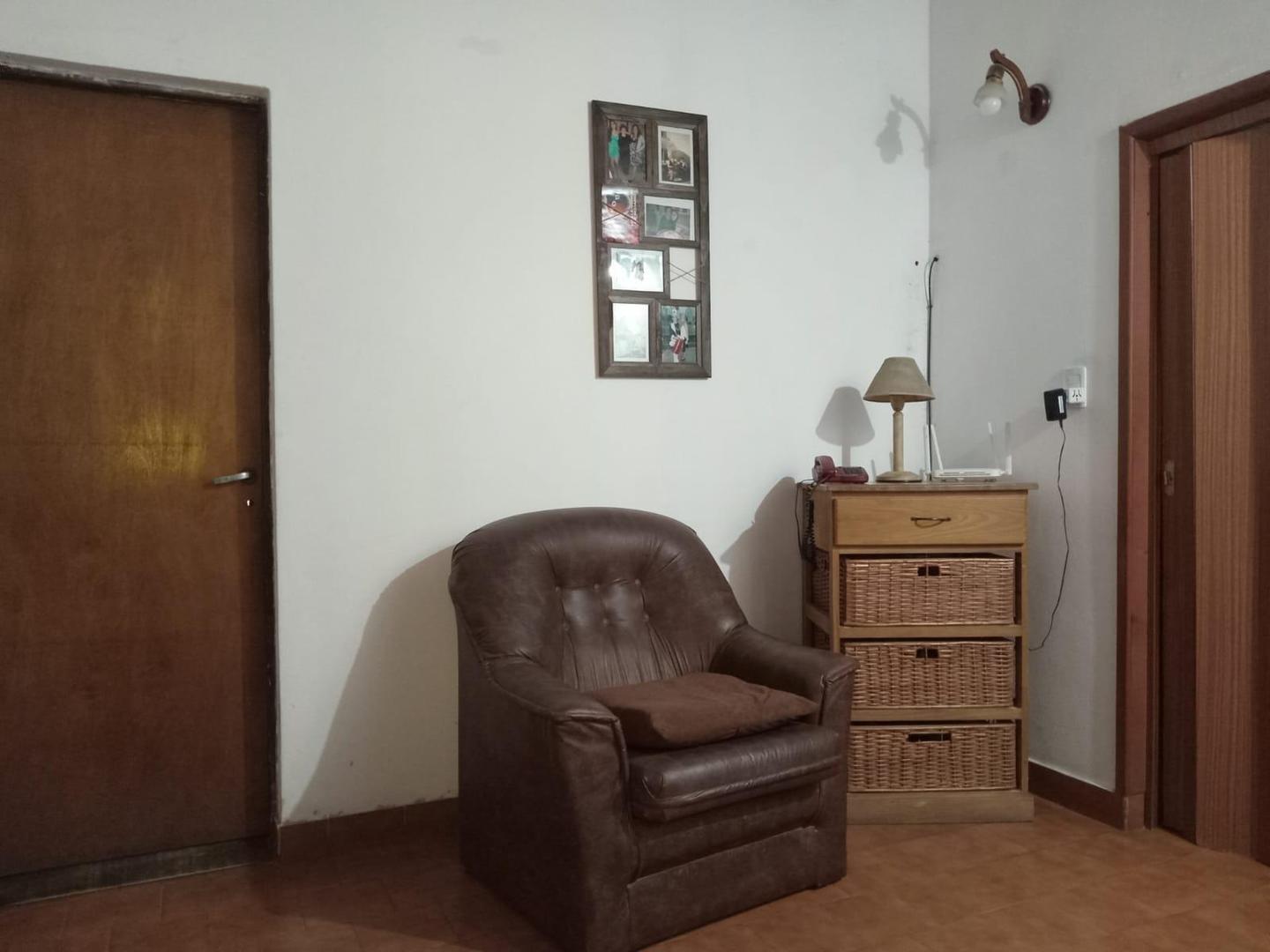 Casa 3 ambientes con 1 baño