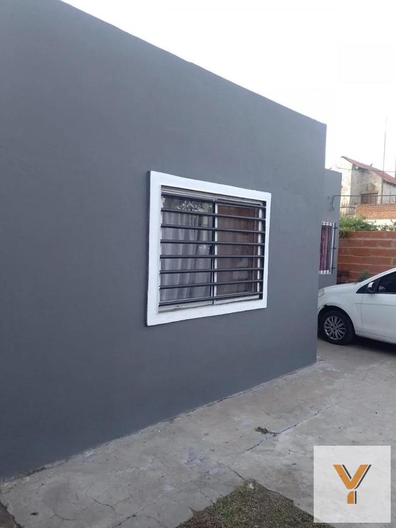Casa en venta - 3 Dormitorios 1 Baño - Cochera - 400Mts2 - Claypole