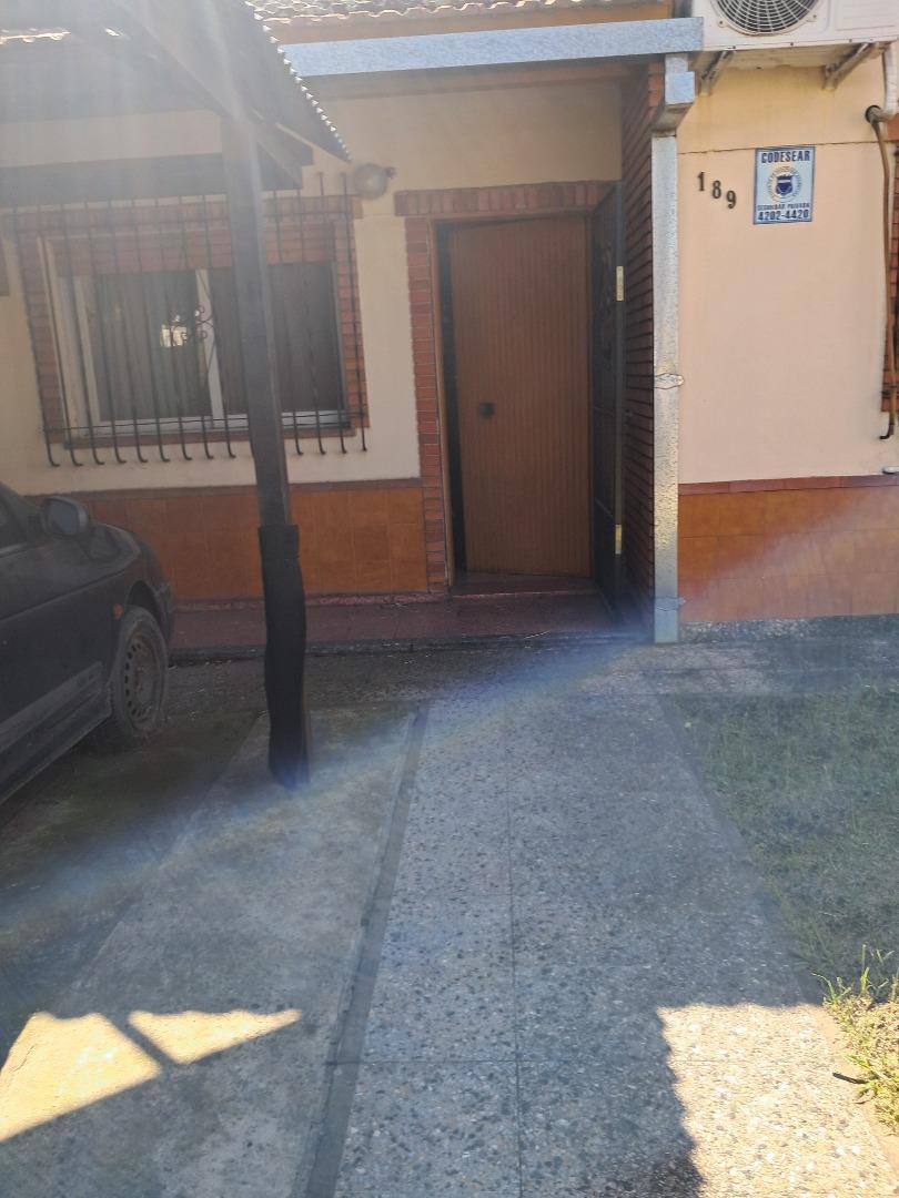 CASA EN ESCALADA 3 AMBIENTES CON FONDO 