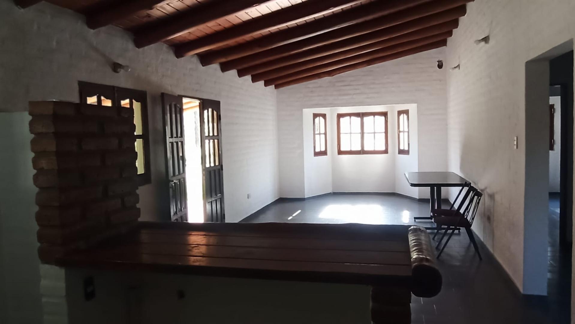 Casa 3 ambientes con 1 baño