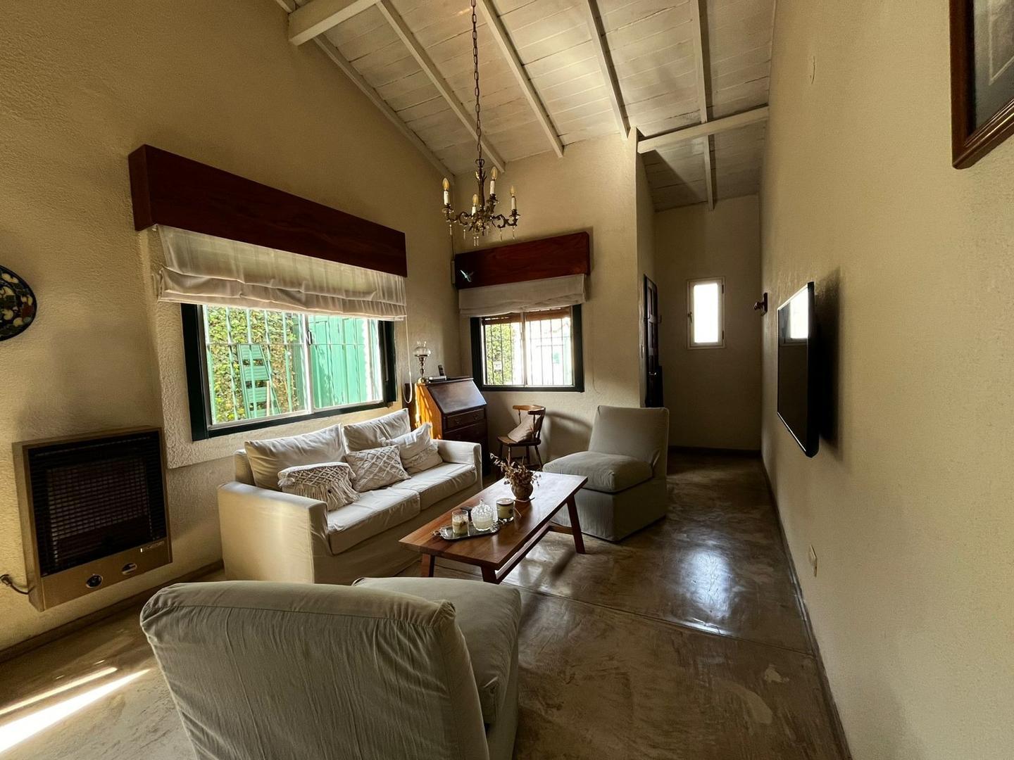 Casa en Venta con 2 cocheras