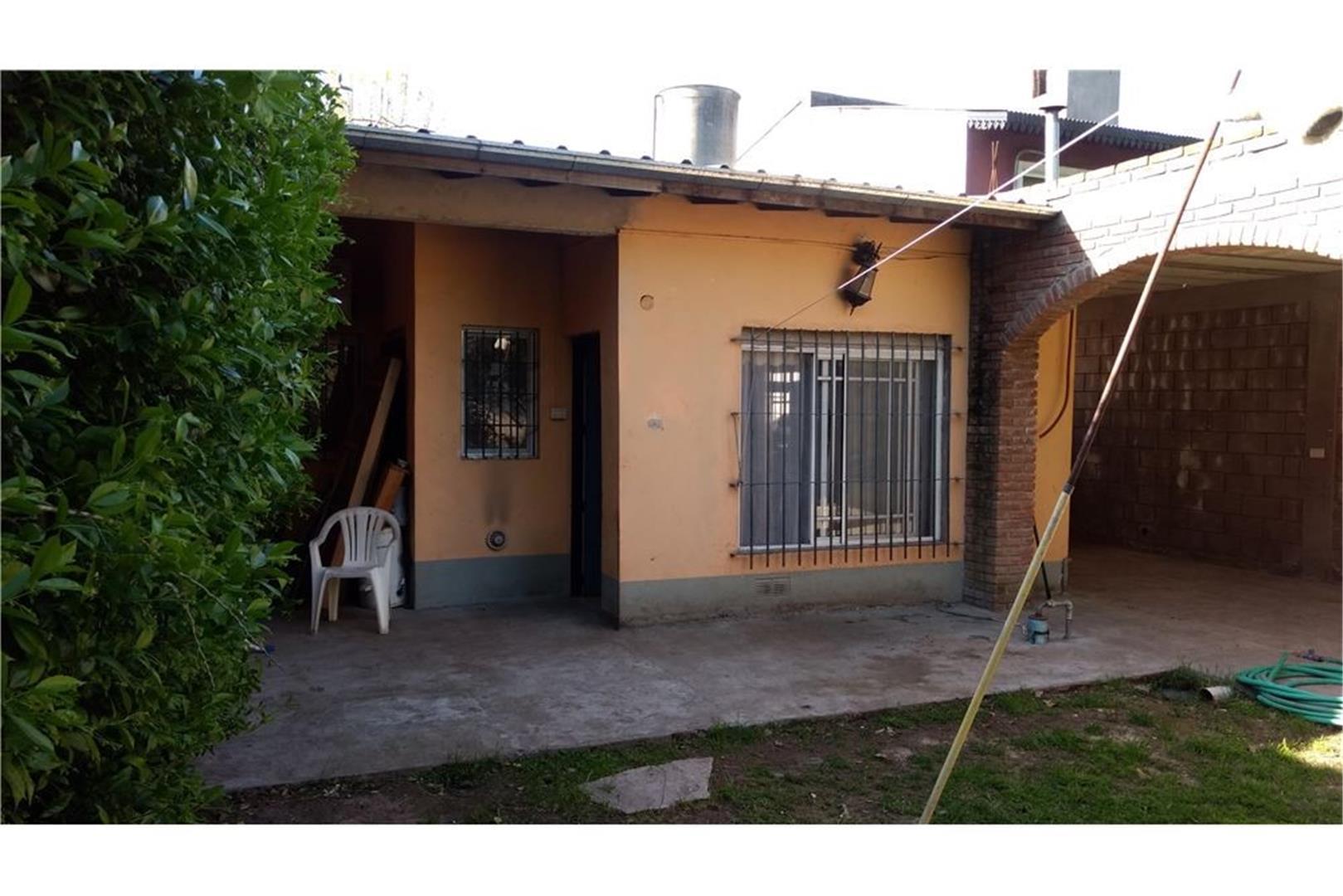 Casa 4 ambientes con 1 baño