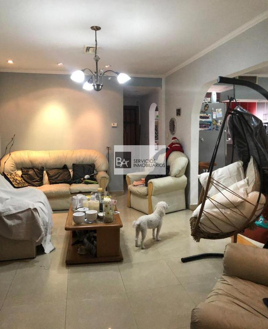 Casa 4 ambientes con 5 baños