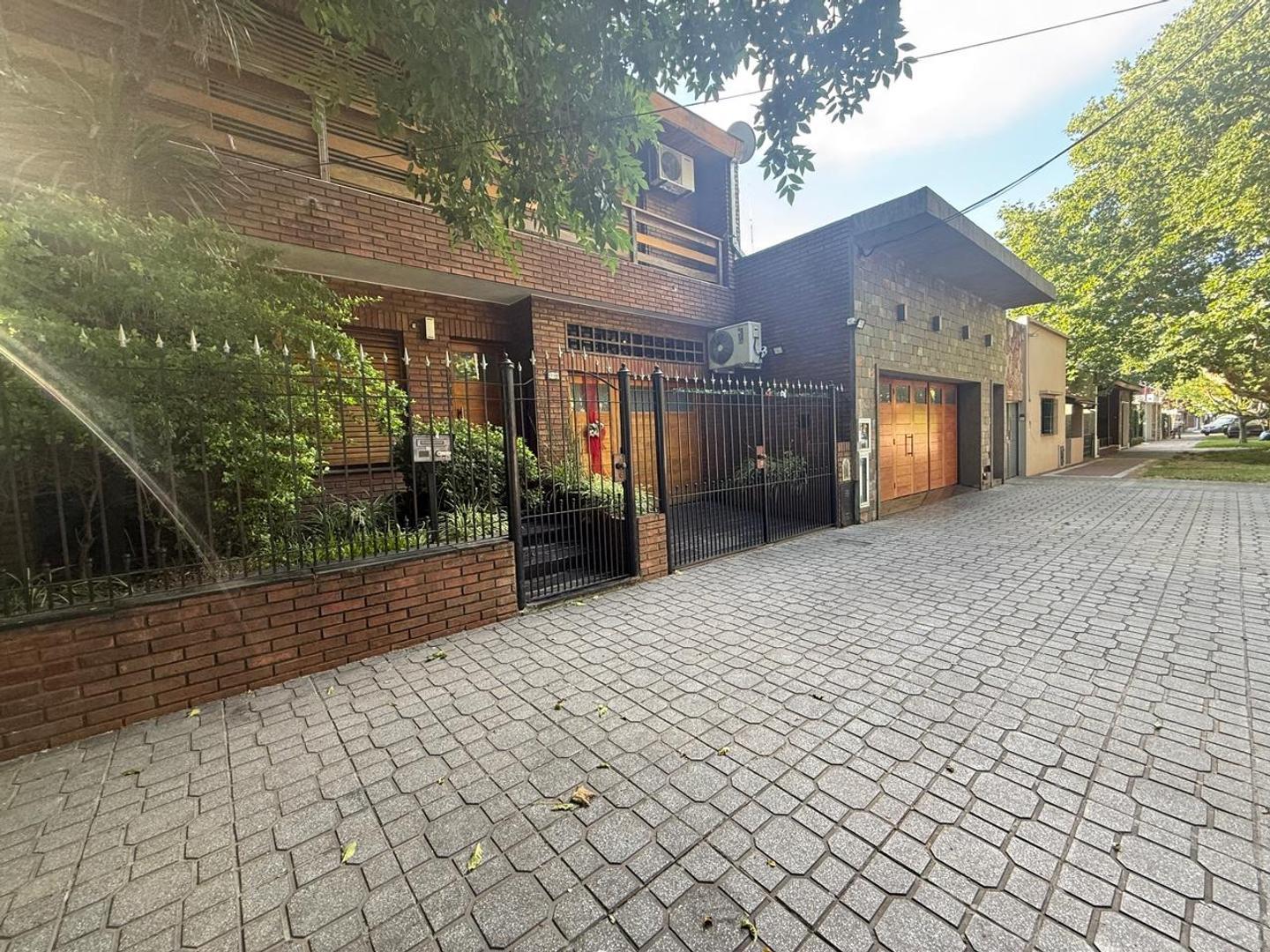 Casa 5 ambientes con 4 baños