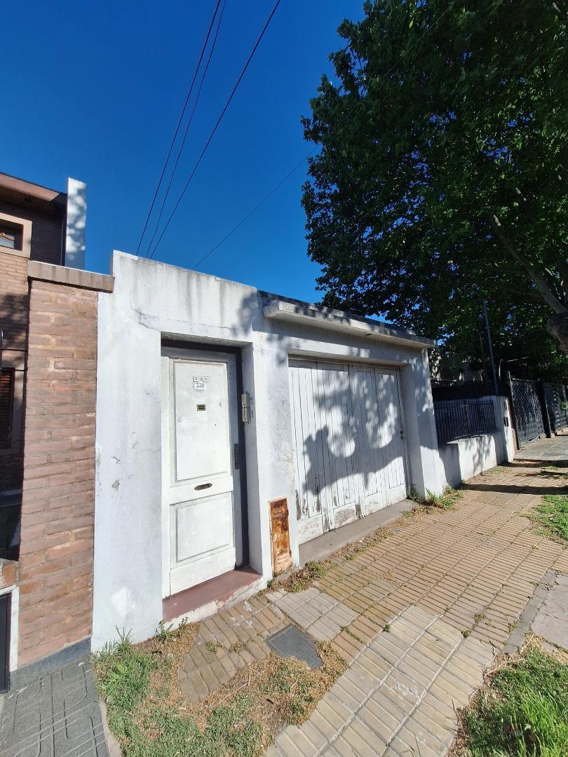 Venta Bernal Oeste. 4 ambientes con terraza.