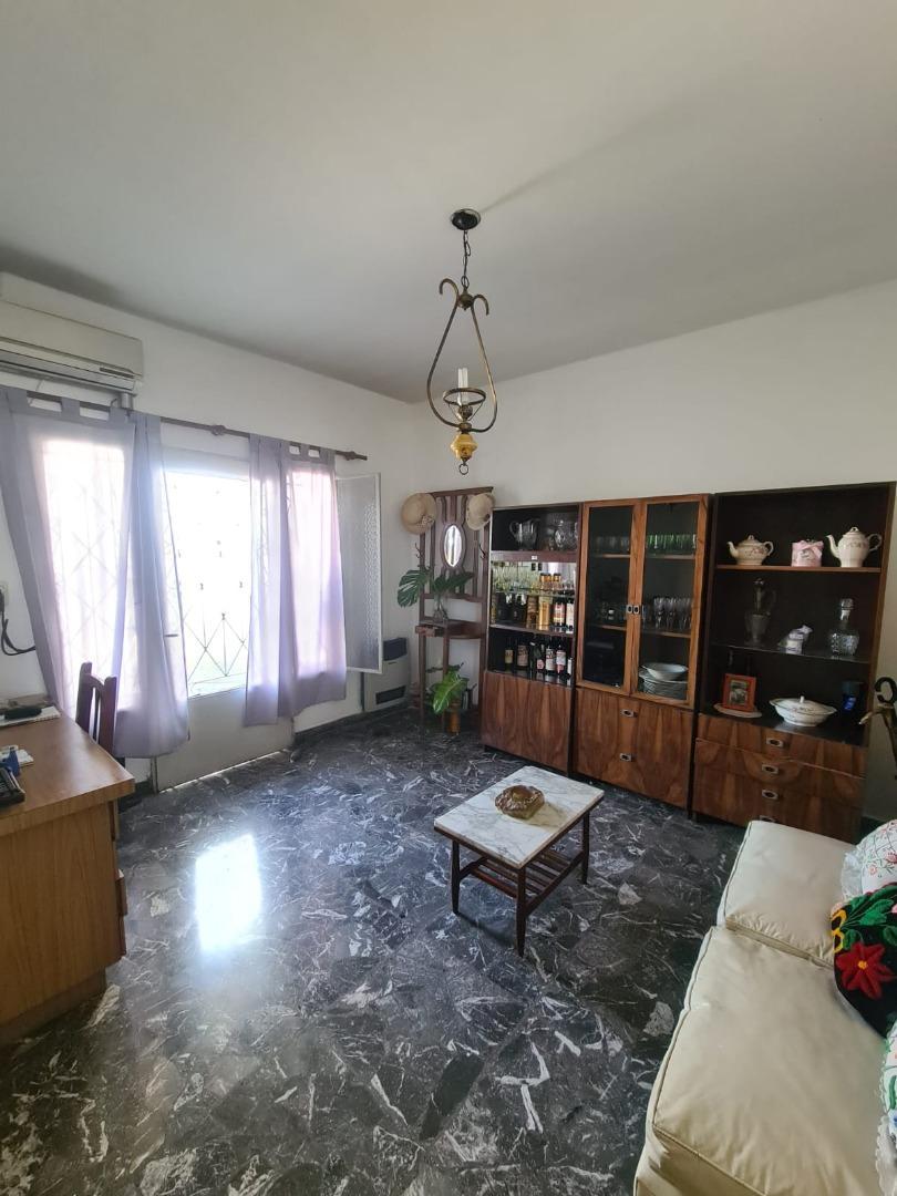 CASA TIPO PH DE TRES AMBIENTES