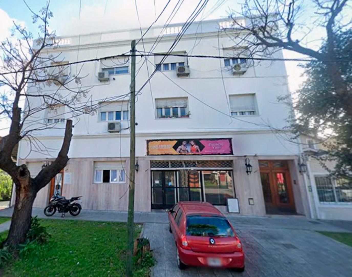 Local a metros de Av. Hipolito Irigoyen