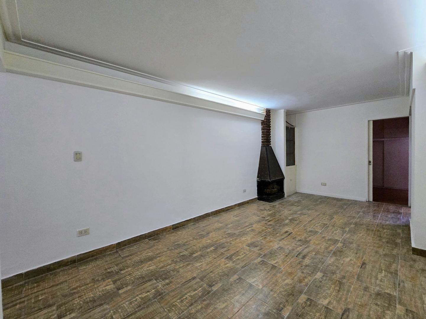 Av, Rivadavia 13874 , Piso Entrepiso