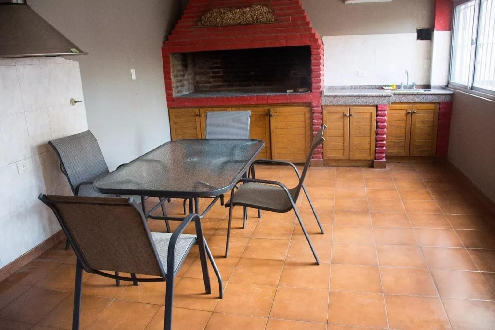 Casa 5 ambientes con 3 baños