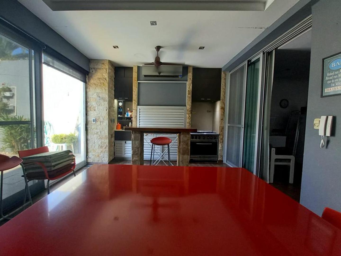 Casa en Venta en Castelar, USD 480.000