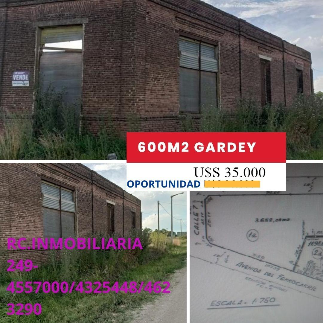 vendemos importante esquina en Gardey