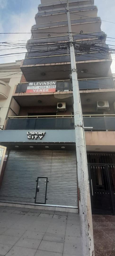 SEMIPISO 4 AMBIENTES CON DEPCIAS METROS DE LA PLAZA ALSINA