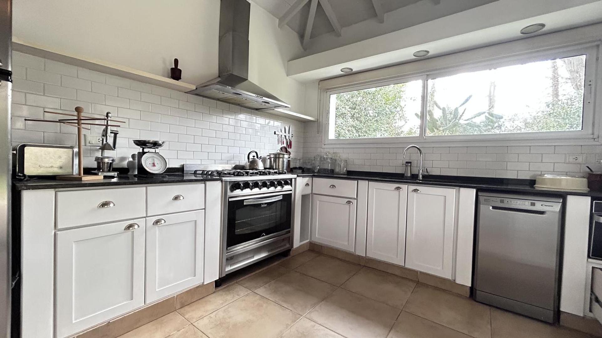 Casa en venta en CC Mapuche en una planta con piscina