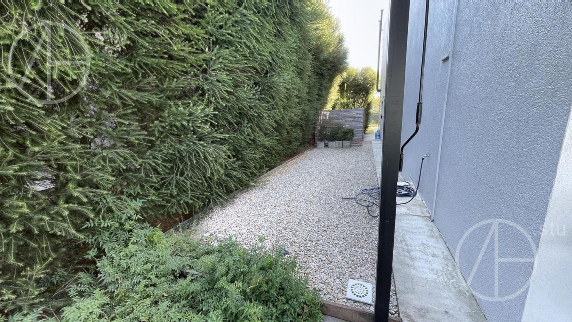 Casa 7 ambientes con 4 baños